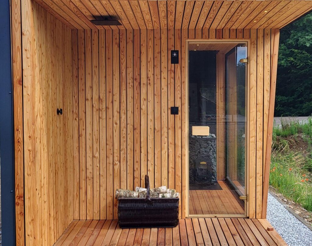 Sauna sucha, fińska czy parowa – którą wybrać do ogrodu